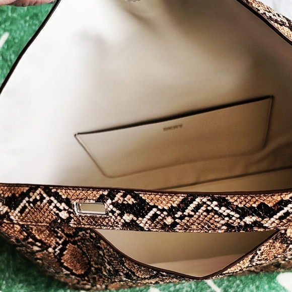 🐍 NWT DKNY Tania Hobo Bag in Python 🐍 - Picture 9 of 14